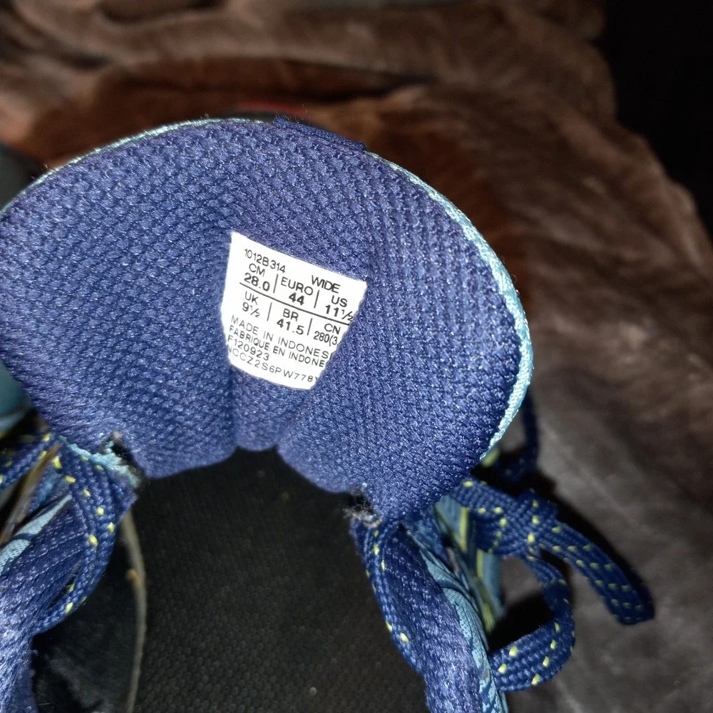 ASICS Gel Venture 11 1/2 Running Shoes 